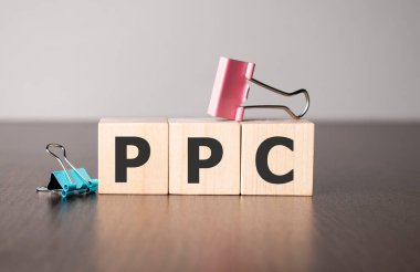 İş kadını ahşap yapı taşlarıyla KKKC yaptı.