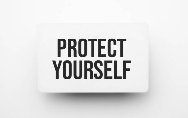 Bembeyaz arka plandaki not defterine kendi kendini koru.