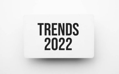 Beyaz arka sayfadaki not defterinde 2022 eğilimleri