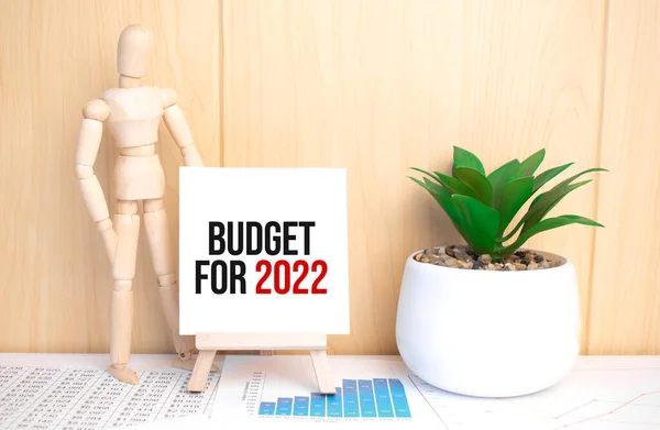 Tekst Budżet 2022 Rok Sztalugach Narzędziami Biurowymi Papierem Top View — Zdjęcie stockowe