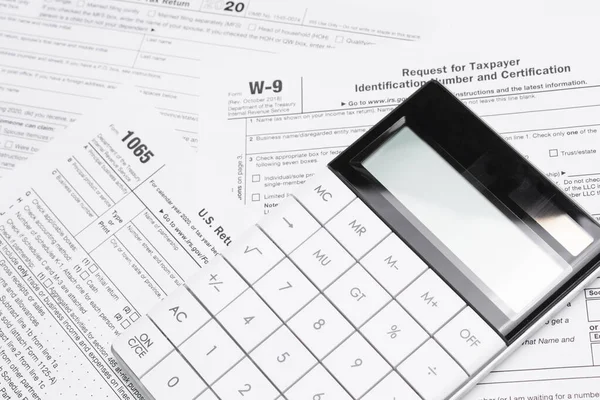 Income Tax Forms Pen Calculator — Stock Photo, Image