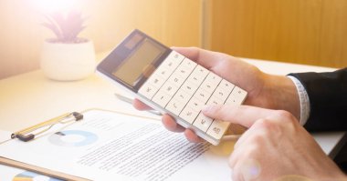 başarılı muhasebeci ofis cinsinden finansal veriler ile çalışma