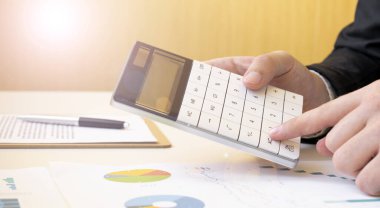 başarılı muhasebeci ofis cinsinden finansal veriler ile çalışma