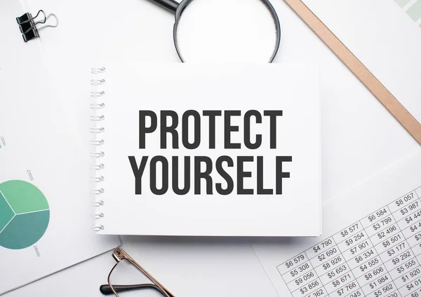 Στο Σημειωματάριο Για Γράψιμο Του Κειμένου Προστατευετε Τον Εαυτό Σας — Φωτογραφία Αρχείου