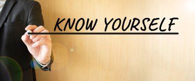 El yazısı yazması. İşaret ve iş konsepti ile kendinizi tanıyın.