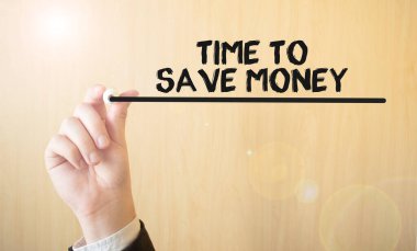 El yazması, para biriktirme zamanı, keçeli kalemle, iş konseptiyle.