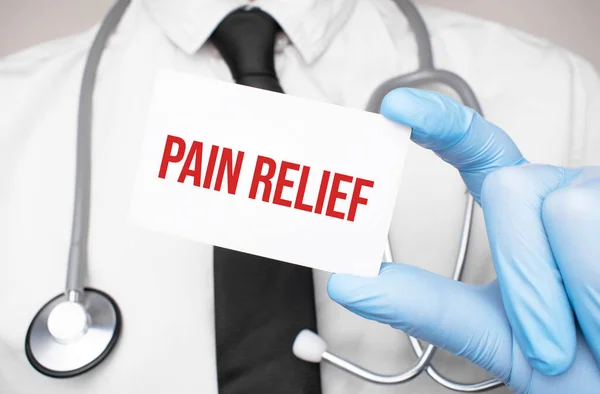 Doctor Holding Card Text Pain Relief Medical Concept — Stock Photo, Image