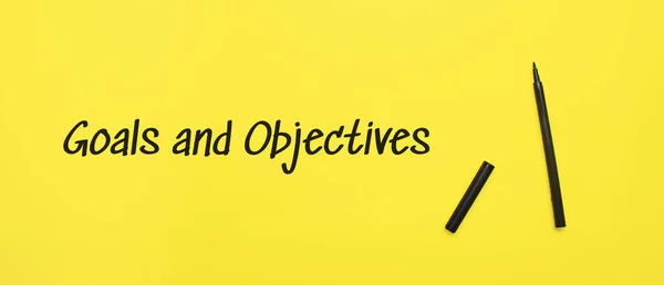 Goals Objectives Sign Black Marker Yellow Background Copy Space Ready — Stock Photo, Image