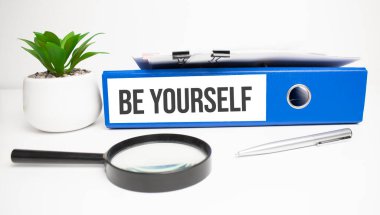 Belge klasörlü etiketlerde kendiniz olun