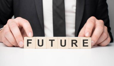 İnsanoğlu tahta bloklarla geleceği şekillendirdi. İş konsepti.