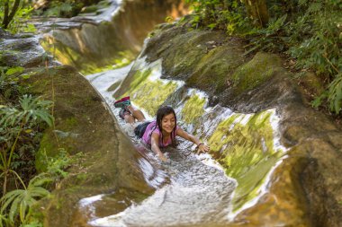 çocuk üzerinde su kaydırağı 