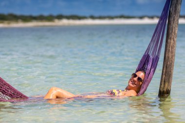 Güzel kadın plajda