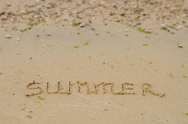Verão. Frase motivacional escrita na areia. Foto . — Fotografia de Stock