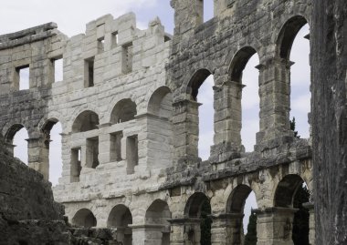 Ungle altında duvar parçası. Amfitiyatro 1 yüzyılda Pul