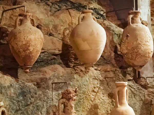 Group of ancient amphoras on the wall — Stock Photo, Image