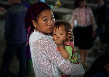 Hmong anne ve çocuğu.