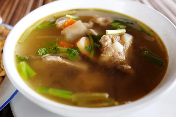 Nourriture Thaïlandaise Côtelette Porc Soupe Épicée Dans Bol Blanc — Photo