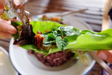 Kraliyet yaprağı aperatifi 