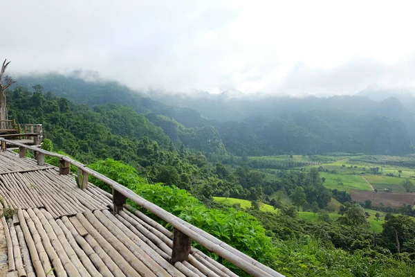 Terraço Madeira Para Miradouro Vale Phu Lang Kha Montanha Bela — Fotografia de Stock