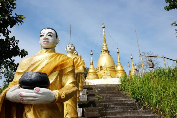 Beaucoup Statue Bouddha Sur Les Escaliers Est Art Birman Situé — Photo