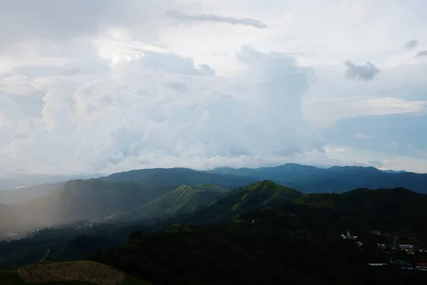 Destino Paraíso Amanecer Atardecer Dorados Brillando Niebla Niebla Selva Montaña — Foto de Stock