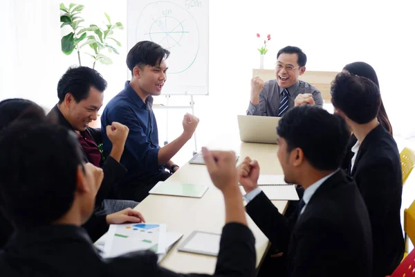 Potente Senior Asiatico Uomo Manager Successo Sta Incontrando Brainstorming Con — Foto Stock