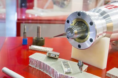 Bileşik duvarlar, Korkuluk imalatı için makine