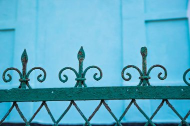 Metal kafes çitinin parçası..