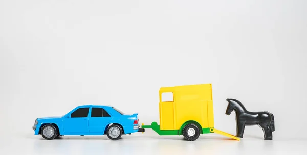 Juguete Infantil Coche Plástico Aislado Sobre Fondo Blanco Coche Pasajeros — Foto de Stock