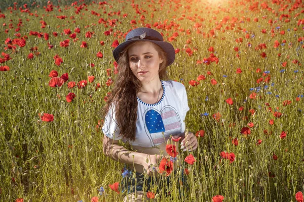 Young Girl Stands Poppy Field Warm Summer Day — Stock Photo, Image