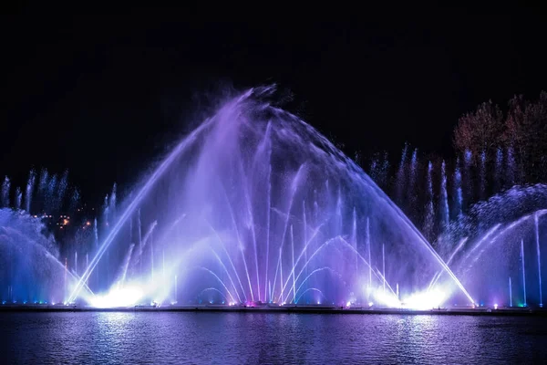 Fuente Multimedia Musical Con Luces Colores Por Noche Ucrania Vinnitsa —  Fotos de Stock