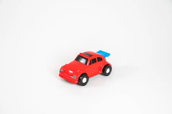 Игрушечный Пластиковый Автомобиль Изолирован Белом Фоне Красный Автомобиль — стоковое фото