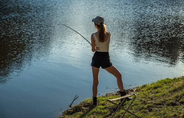 Girl Stands Shore Forest Lake Catches Fish Fishing Rod — Stock Photo, Image