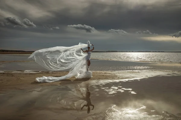 Fabulous Girl Long Transparent Dress Fluttering Wind High Headdress Shore — Stock Photo, Image