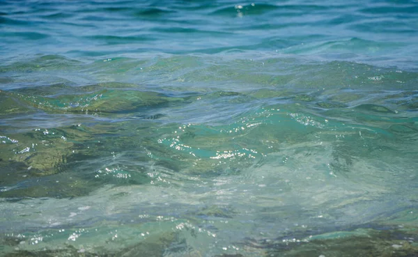 El agua de mar - la textura, azul aqua, las olas. —  Fotos de Stock