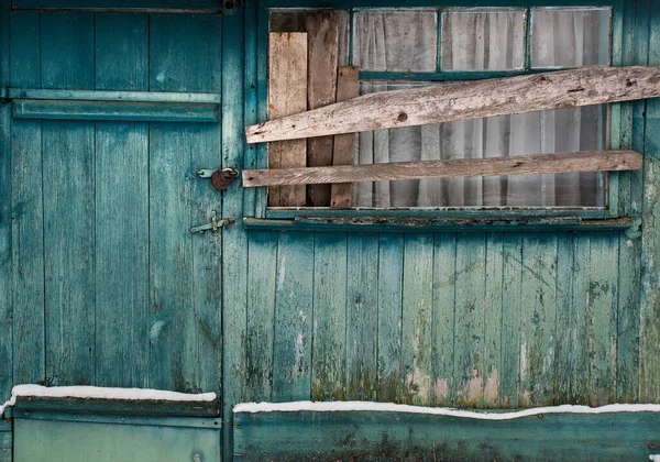 The lock on the doors of the old barn. — Stock Photo, Image