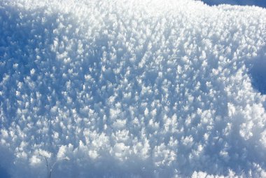 Işıl ışıl kar kristallerine yakın çekim