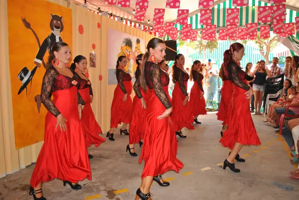 Vrouwen die dansen flamenco op de beurs — Stockfoto