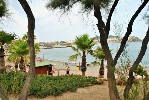 Пляж в испанском городе Сеута расположен в Средиземном море Стоковое Изображение