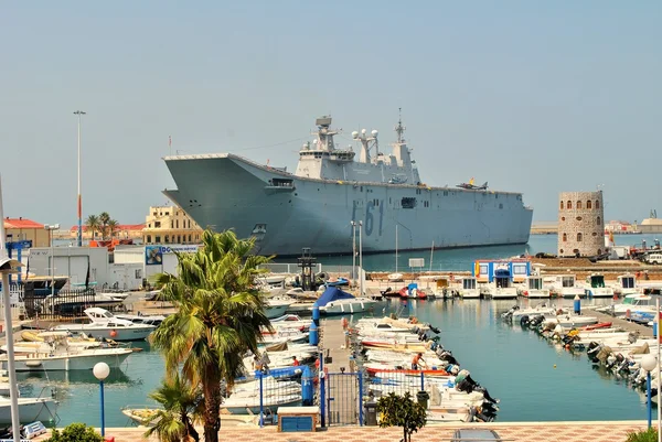 Portaaviones de la Armada Española atracados en el puerto de Ceuta en España  . —  Fotos de Stock