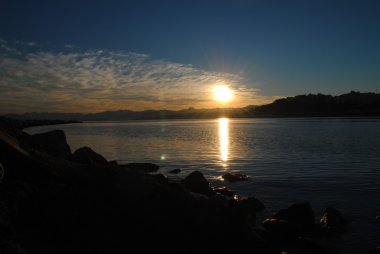 Akdeniz kıyısında günbatımı