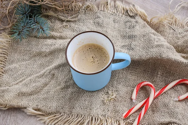 Sıcak İçecek ve Noel Şekeri Üst Görünümü 