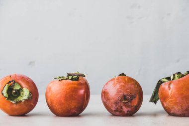 Mutfak Masası Kopyalama Alanında Sulu Hurma 