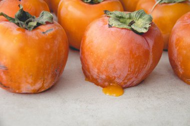 Mutfak Masası Kopyalama Alanında Sulu Hurma 