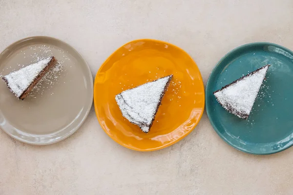Çikolatalı Kek Dilimlenmiş Brownie Renkli Tabak Tablosu Üst Görünümü Yakından