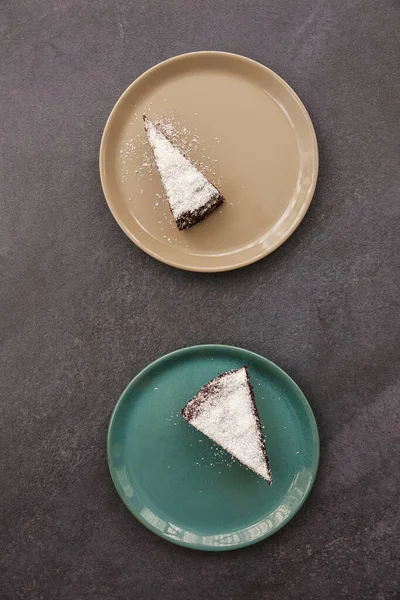 Çikolatalı Kek Dilimli Brownie Renkli Tabak Koyu Taş Masa Üst Görünümü Düz Yatar 