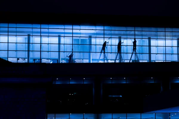 Detergenti per finestre al lavoro — Foto Stock