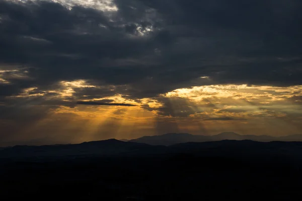 Pôr do sol nas montanhas de Atenas, Grécia — Fotografia de Stock
