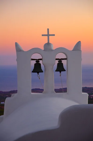 Puesta de sol con vistas a la playa de Perissa, Santorini, Grecia — Foto de Stock