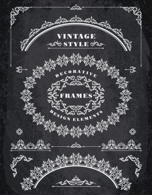 Retro Vintage çerçeveleri ve Borders kümesi. Tebeşir tahtası arka plan